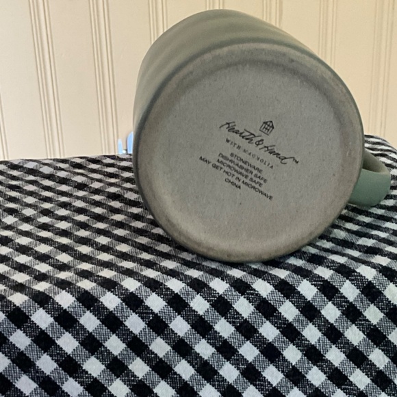 2 Hearth and hand green matte finish mugs - Picture 2 of 2